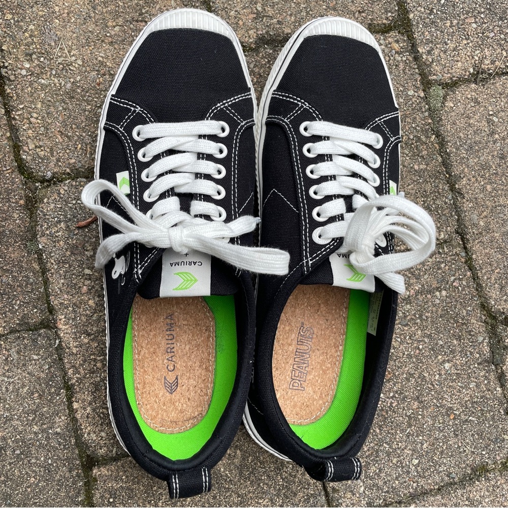 Cariuma Black Peanuts Skateboarding Snoopy M 9.5/W 11/EUR 42. W